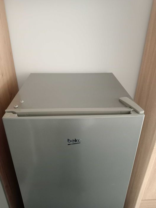 Lodówka Beko CSA240K30SN z zamrażalnikiem dolnym Srebrna