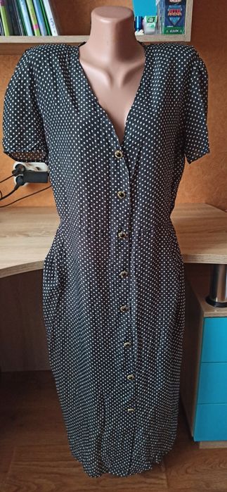 Продам нарядные платья.