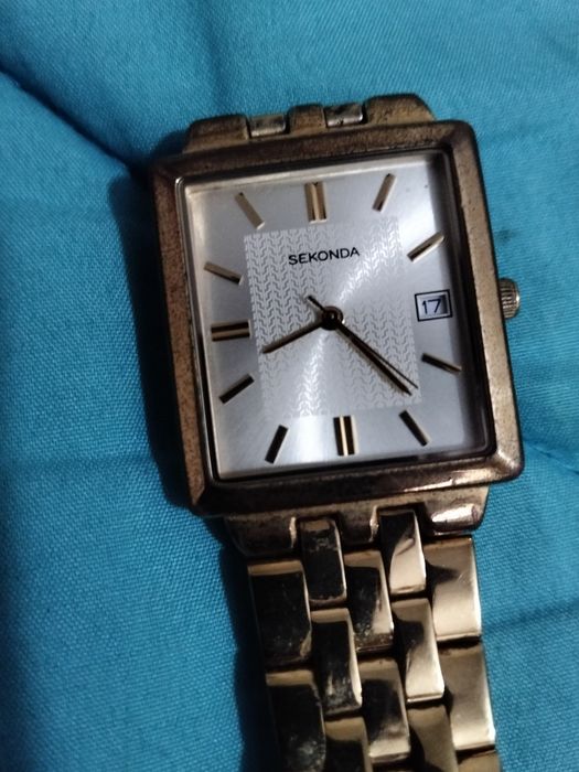 Relógio Masculino Sekonda Retangular – Aço Inoxidável Dourado, com Calendário (Modelo 3313)