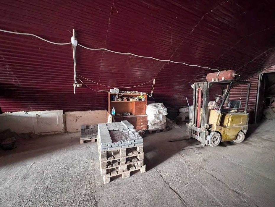 База  виробнича 500кв.м у Лисянці на приватизованій ділянці площею 2 г