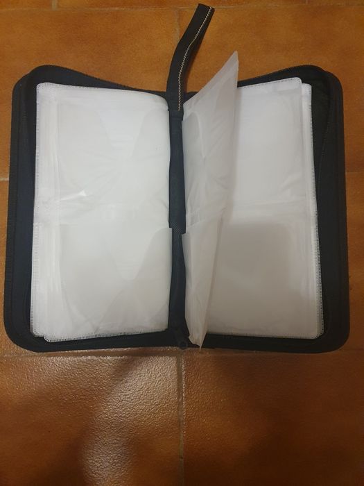 Estojo de CDs com fecho