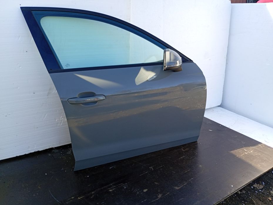 Audi A4 b9  drzwi maska zderzak  lx7b