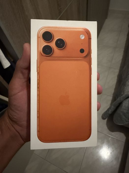Vendo iphone 17 pro max 256 gb 1 mes de uso , motivo da vendo preciso de uma capacidade maior Pra gravar videos