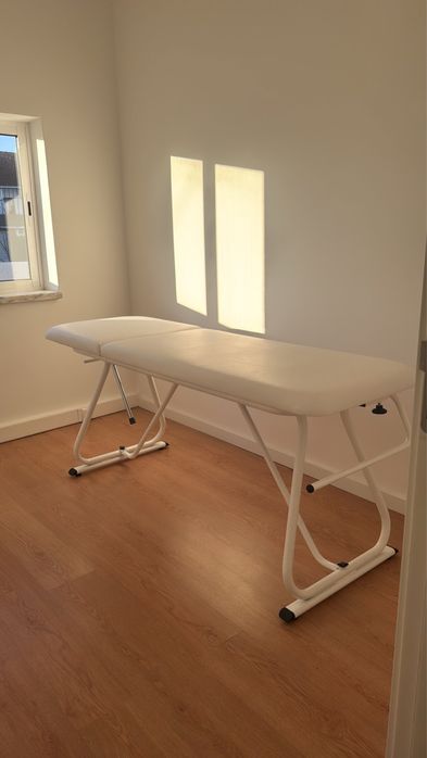 Marquesa de estética semi-nova. Não tenho Mbway. Pagamento em dinheiro