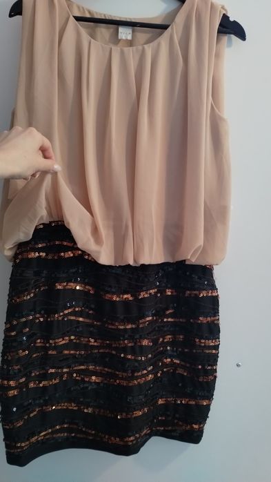 Sukienka mini z cekinami