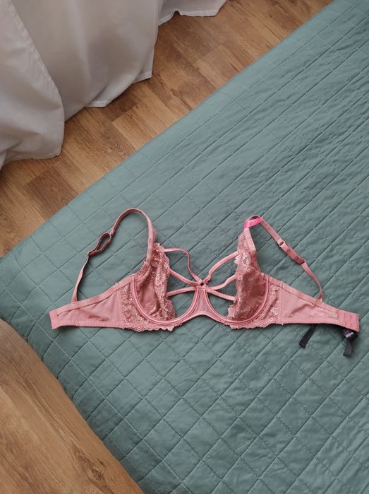 Hunkemoller rozmiar 70E koronkowy biustonosz