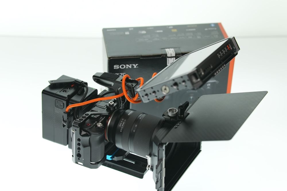 Чудова камера SONY A7C + КЛІТКА Smallrig в подарунок