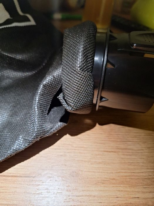 odkurzacz/dmuchawa do liści marki Einhell,  model GC-EL3024E