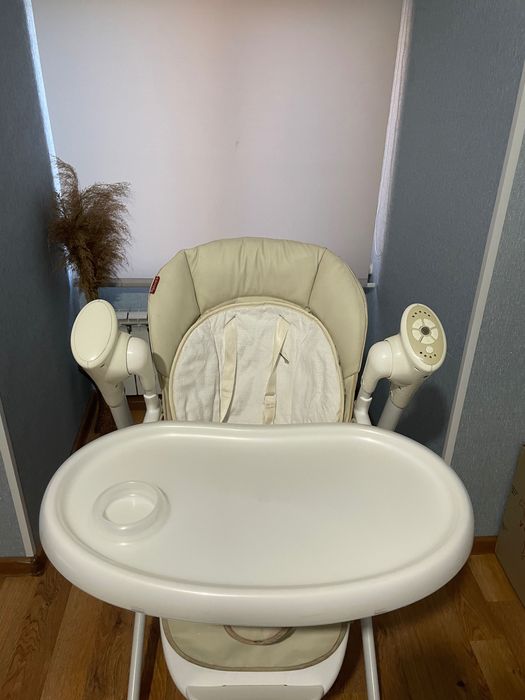 Стіл для годування