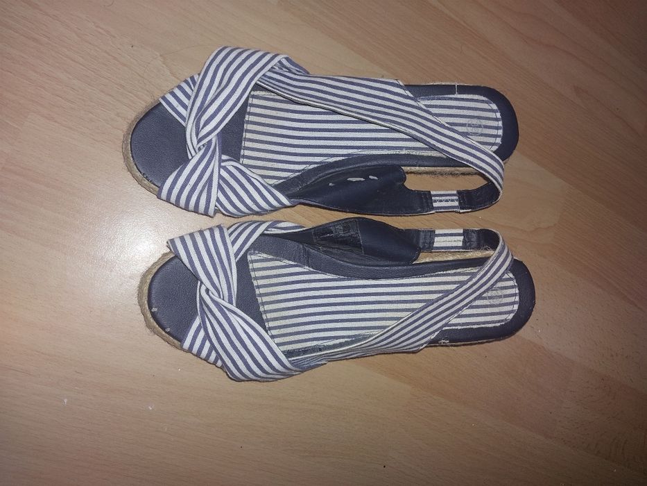 Buty damskie letnie na koturnie rozm. 36