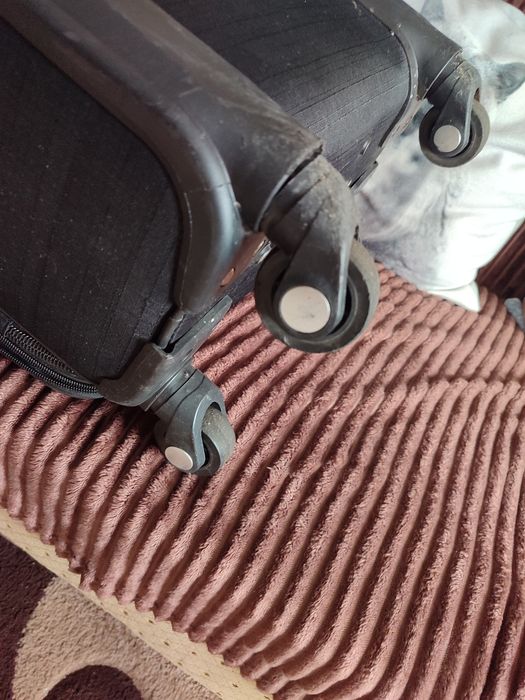 Валіза, чемодан на колесах