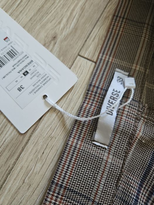 Nowe spodnie rurki w kratkę Diverse dopasowane jegginsy