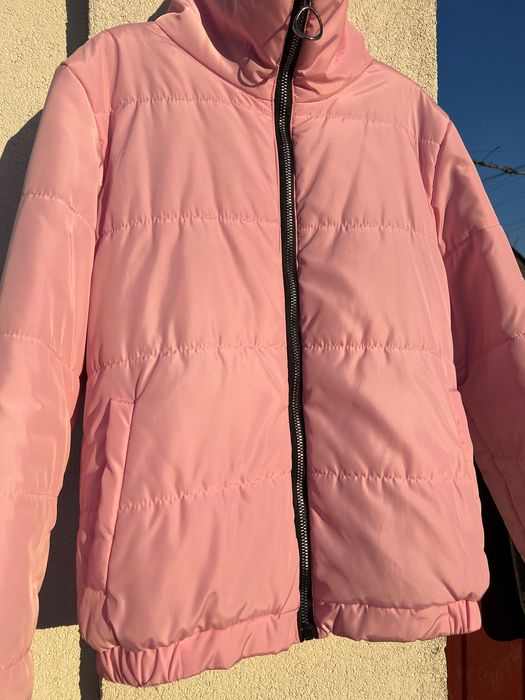 Весняна куртка рожевого кольору розмір s/m
