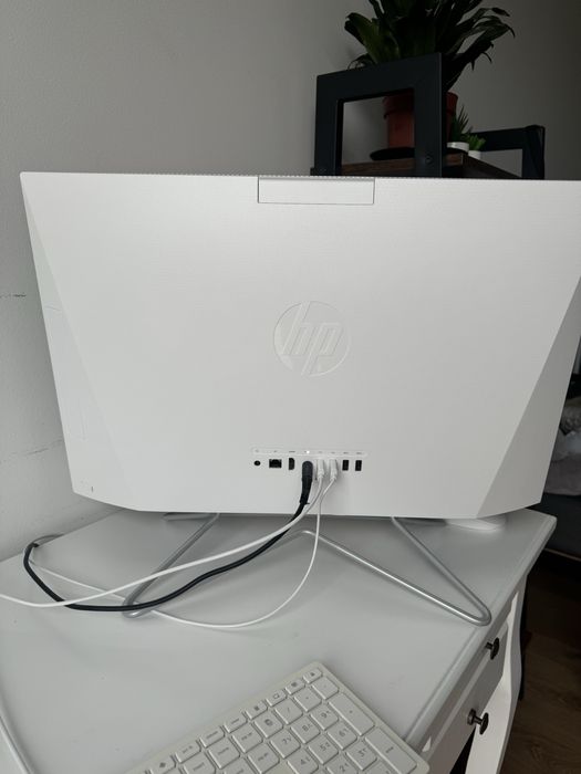 Komputer HP24  AiO  Dotykkwy Notebook Intel i 3  4 Gb windows 11