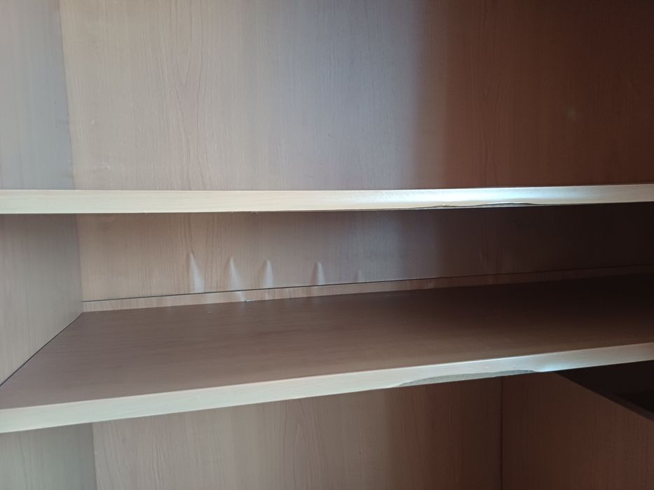 Secretária com estante