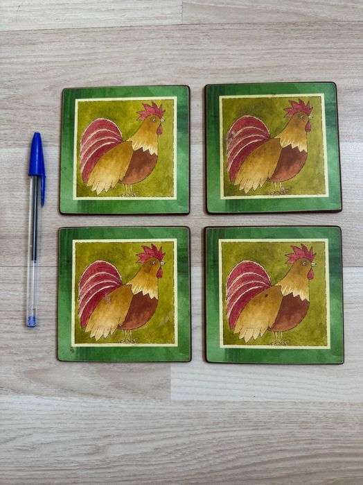 Cztery podkładki pod kubki z rysunkiem koguta