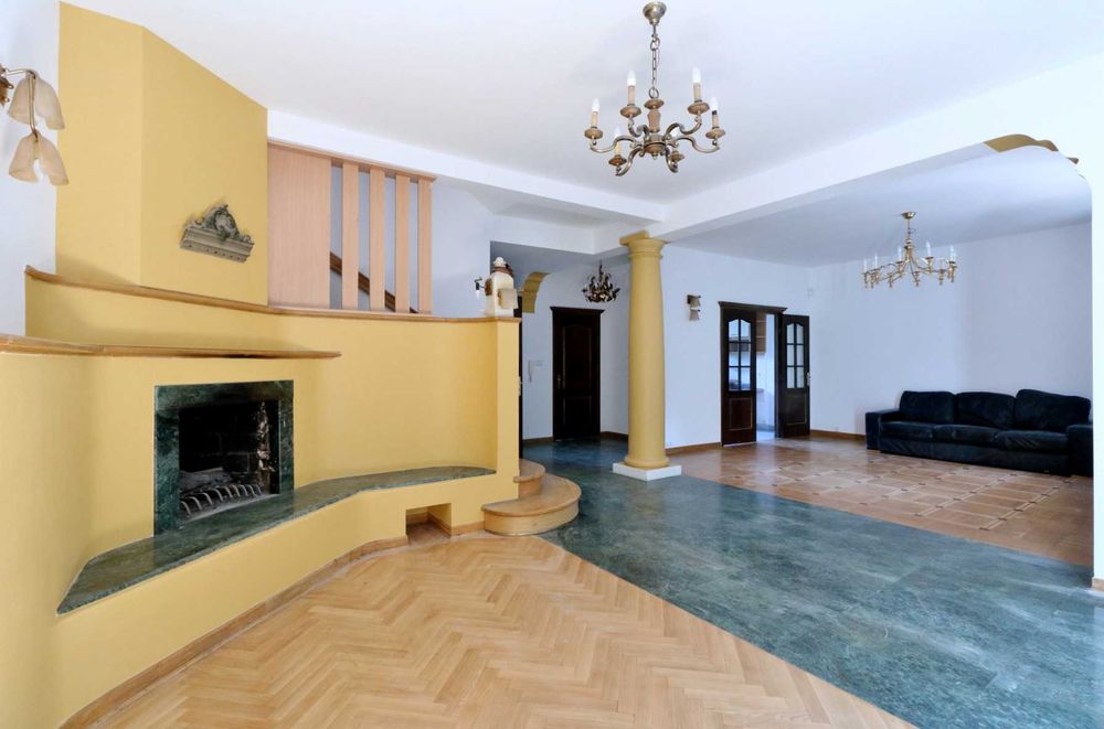 Dom- 8 pokoi- 200m od stacji metra Zacisze