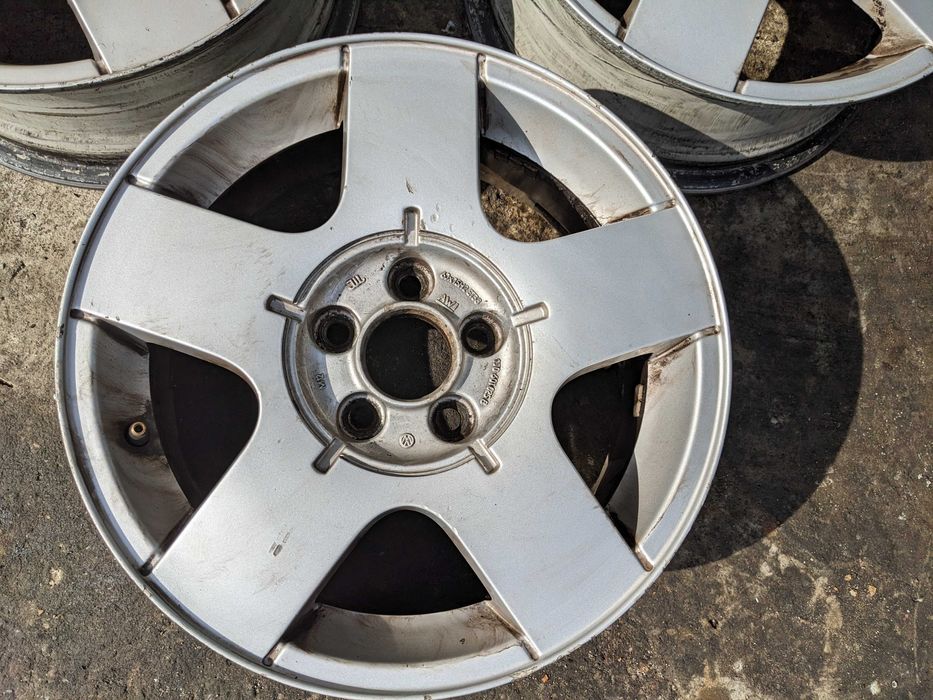 Felgi Aluminiowe 15 5x100 6Jx15H2 ET38 VW Volkswagen Golf IV