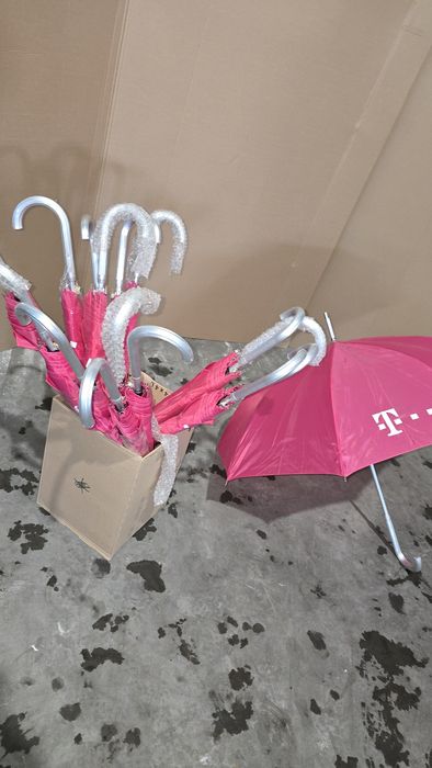 Nowe parasole różowe z logiem Tmobile  16 szt