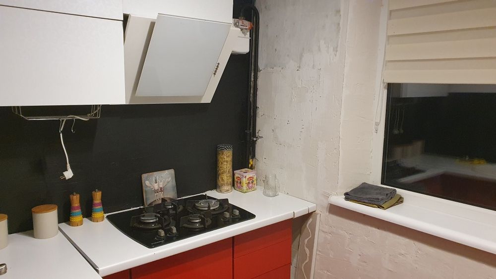 2комн кв газовая плита! Метро Индустриальная  сертификаты можно