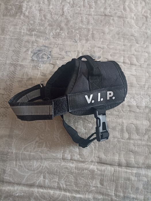 Шлейка для собак чи котів, амуніція  із написом "V.I.P.".