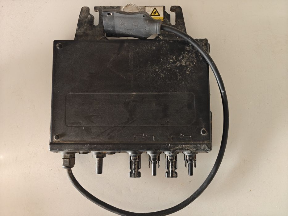 Micro Inversor Apsystems YC600