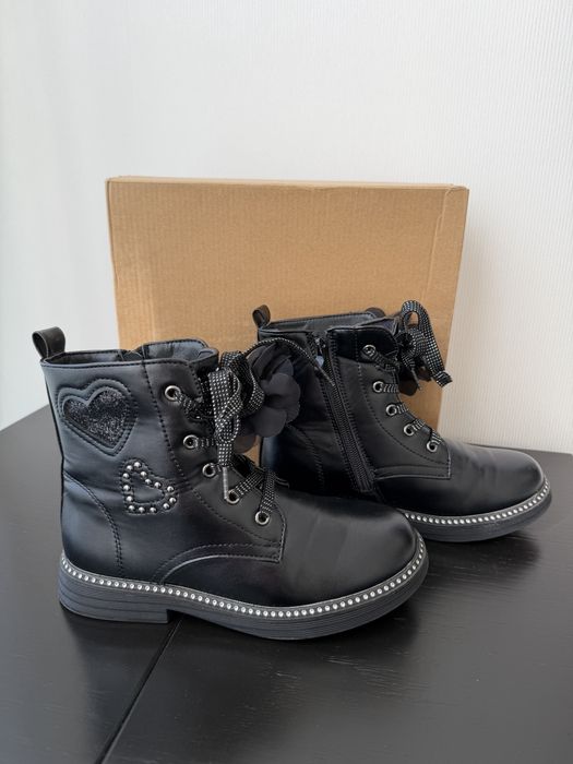 Черевики для дівчинки Bata 21 см.