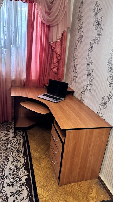 Стіл компьютерний