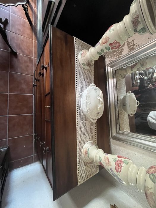 Cómoda Antiga Vinhática com Embutidos em Pau Santo