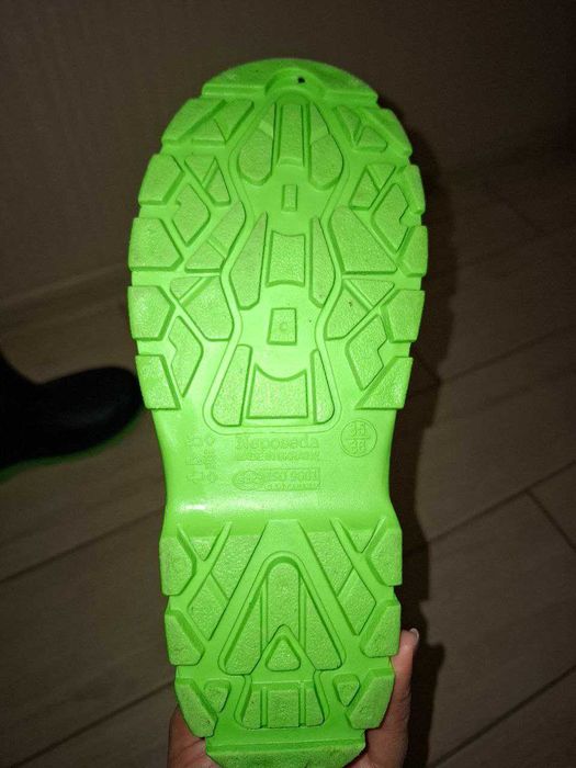 Продим дитячі ризові чоботи.