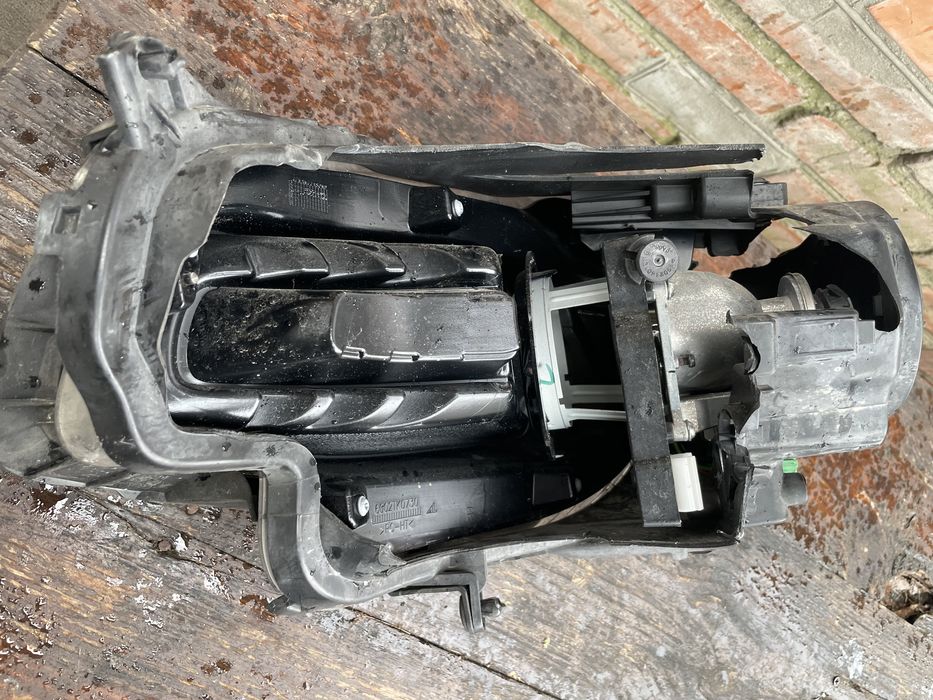 Фара права jeep Cherokee 14-18