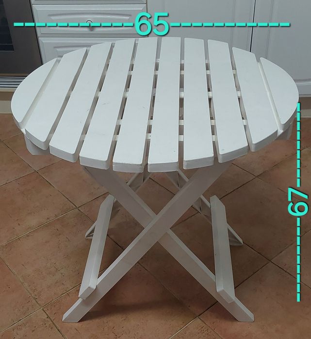 MESA E DUAS CADEIRAS PVC,EM BOM ESTADO. Casa,Sala,Varanda,Garagem.