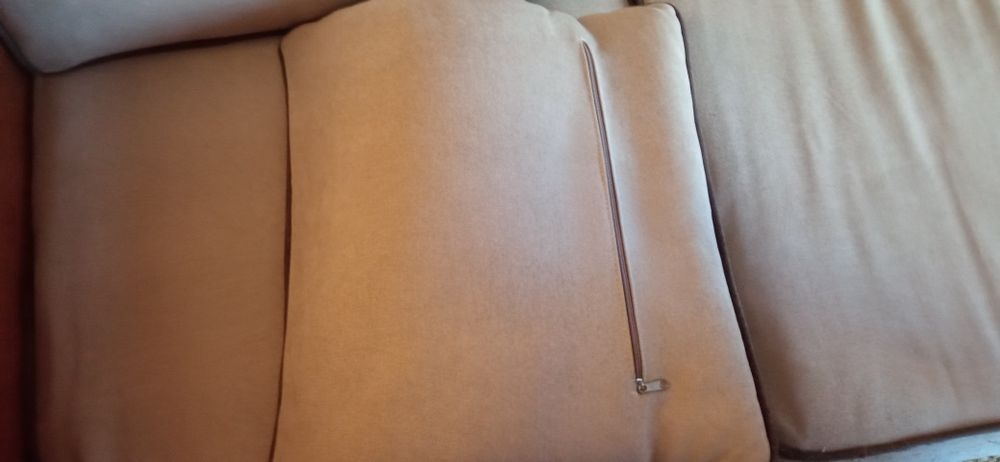 Sofá rústico c/ estrutura base de madeira