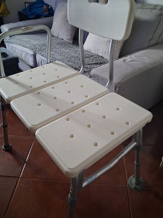 Cadeira de banho  dentro e fora com pés anti derrapante