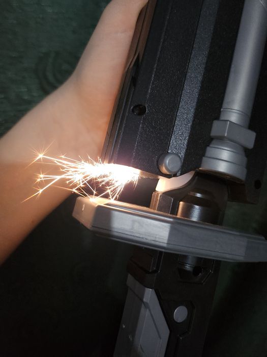 Miecz świetlny LED z efektami iskier