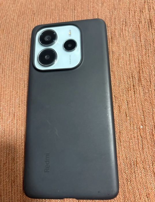 Smartphone Xiaomi Redmi Note 14 5G em tom verde