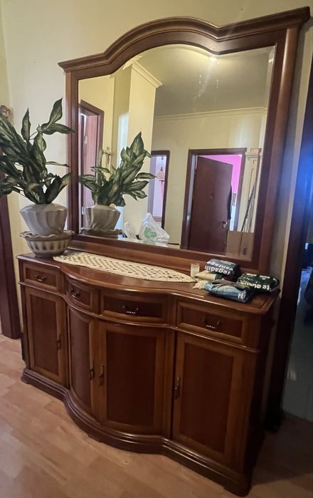 Estante com espelho, de madeira