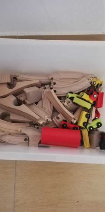 Conjunto de comboios +carris (74 peças) Ikea