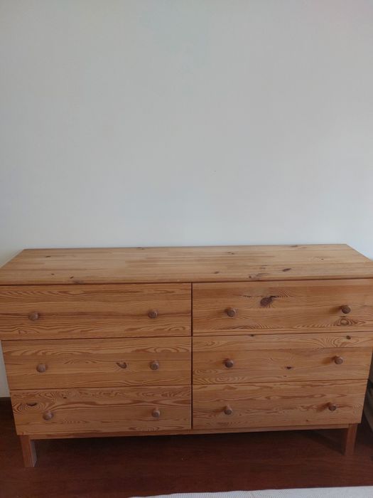Cómoda de pinho IKEA
