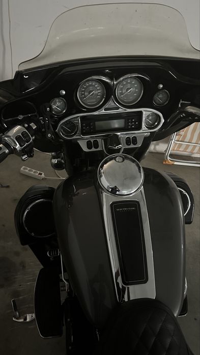 Harley Davidson electra glide flhtk