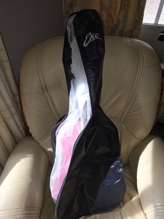 Guitarra Eko 3/4 Rosa completamente nova