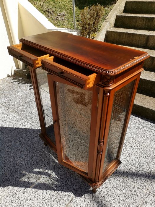 Móvel vitrine duas prateleiras