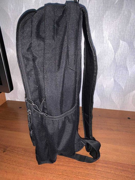 чорний рюкзак Vans Old Skool Trek Backpack
