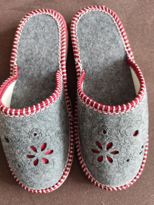Nowe damskie pantofle 40 filcowe kapcie góralskie szare filc 41