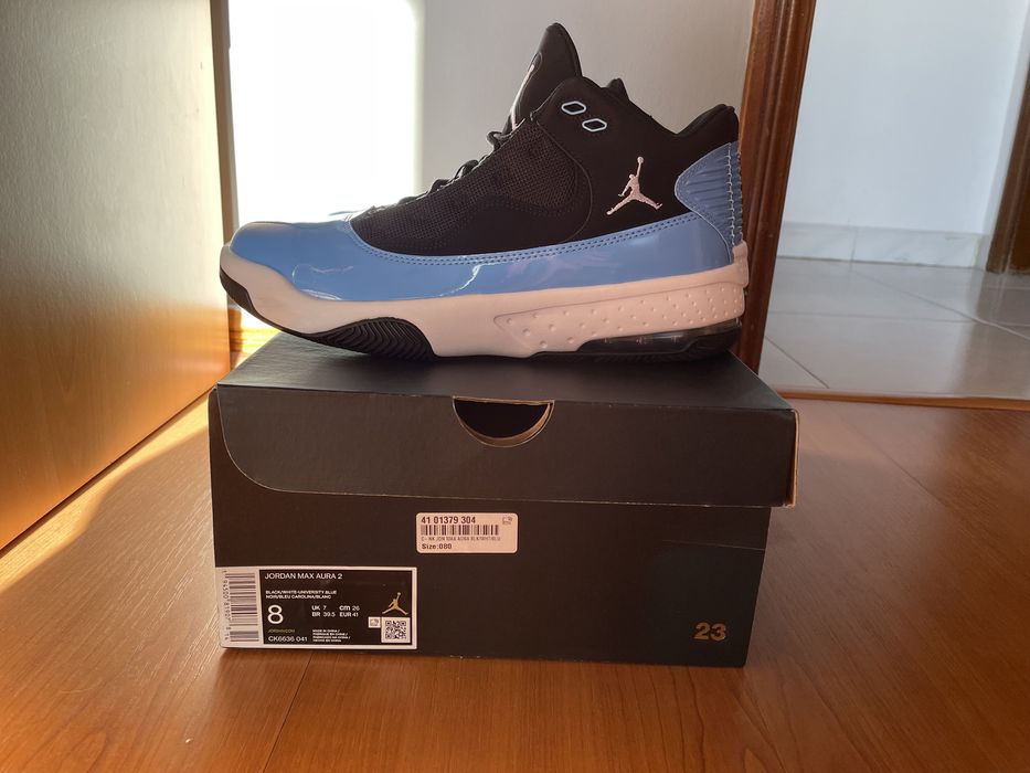 Jordan max aura 2 black university blue
