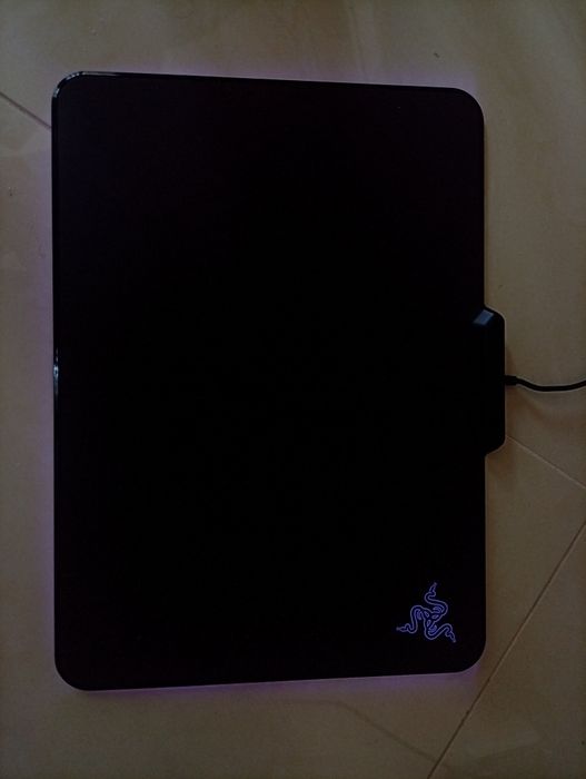 Razer Firefly – podkładka gamingowa RGB, stan jak nowa