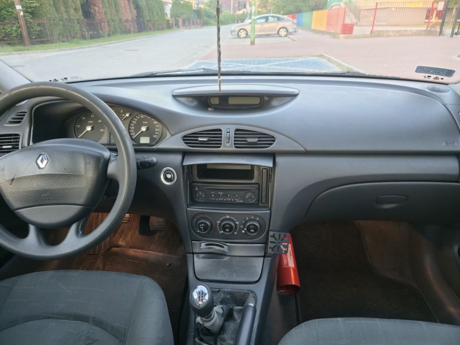 Zadbana  i komfortowa Laguna 1.9 d z hakiem