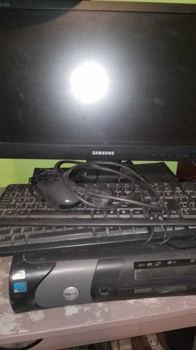 Dell OptiplexGX270 (nie uruchamia się, bez HDD) +monitor Samsung2243SN