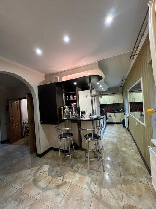 Продаж житлового будинку з ділянкою 29сот. у дуже мальовничому місці