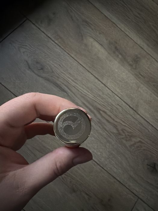 Bronzer kremowy w sticku Rare Beauty power boost